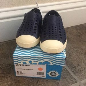 NWT toddler Jefferson Native shoes - size 9